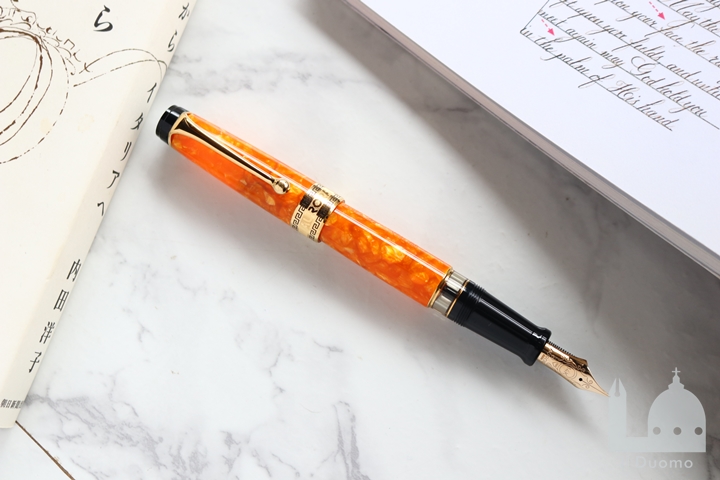 アウロラ　オプティマ　アランチォ　万年筆　Aurora Optima 996-DOR Orange Fountain Pen 《送料無料》