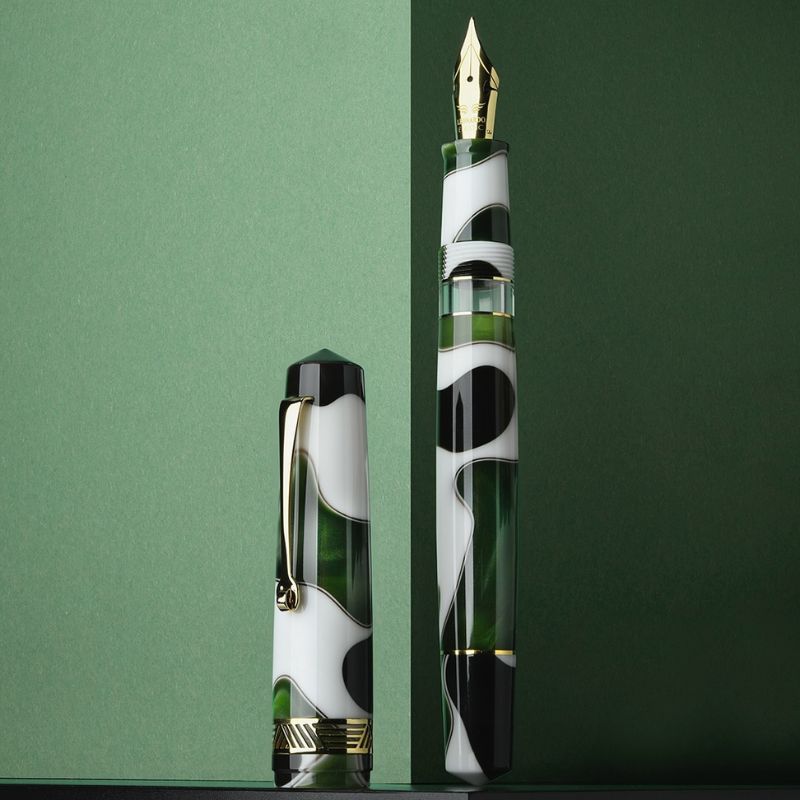 レオナルド　モーメントマジコ　フォリア　万年筆 （ゴールドトリム）