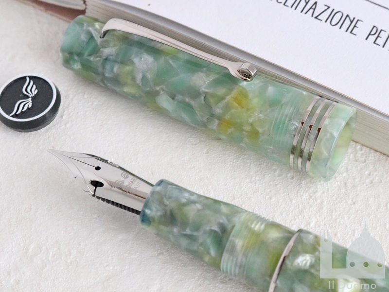 レオナルド　モーメントゼロ　ジェイド　万年筆　スチールニブ（ゴールド/シルバートリム）　Leonardo Momento Zero Verde Giada Fountain Pen