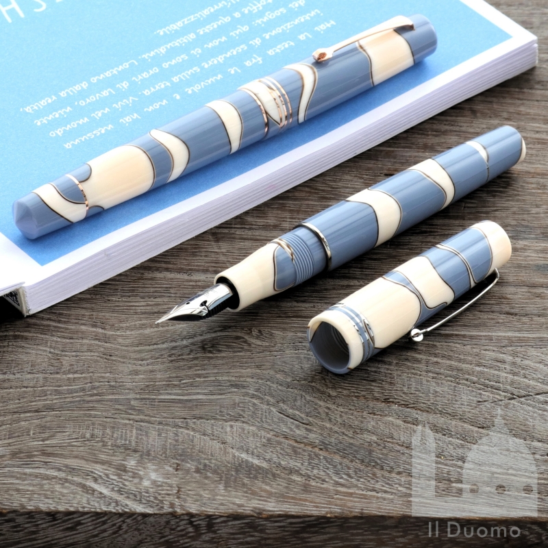 レオナルド　モーメントゼロ　ヌヴォラ　万年筆