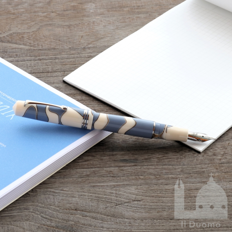 レオナルド　モーメントゼロ　ヌヴォラ　万年筆