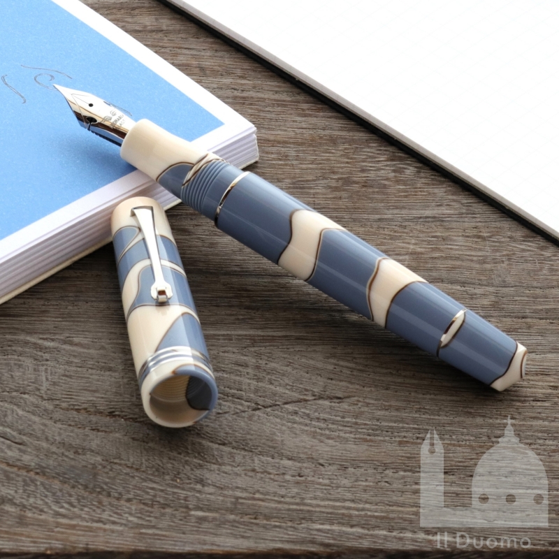 レオナルド　モーメントゼロ　ヌヴォラ　万年筆