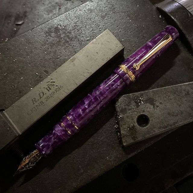マイオーラ アヴェンタス ディープパープル 万年筆