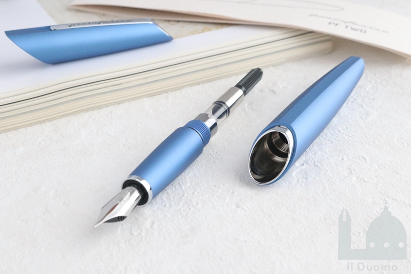 ピニンファリーナ・セーニョ　PF TWO ライトブルー　万年筆　Pininfarina PF TWO Light Blue Fountain Pen