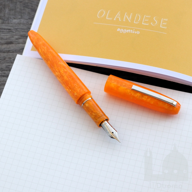 スクリーボ　限定生産品　ピウマ　コルニオラ（カーネリアン）　万年筆