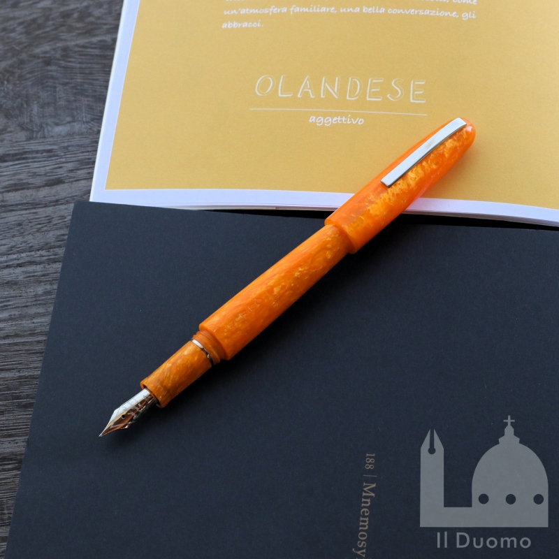 スクリーボ　限定生産品　ピウマ　コルニオラ（カーネリアン）　万年筆