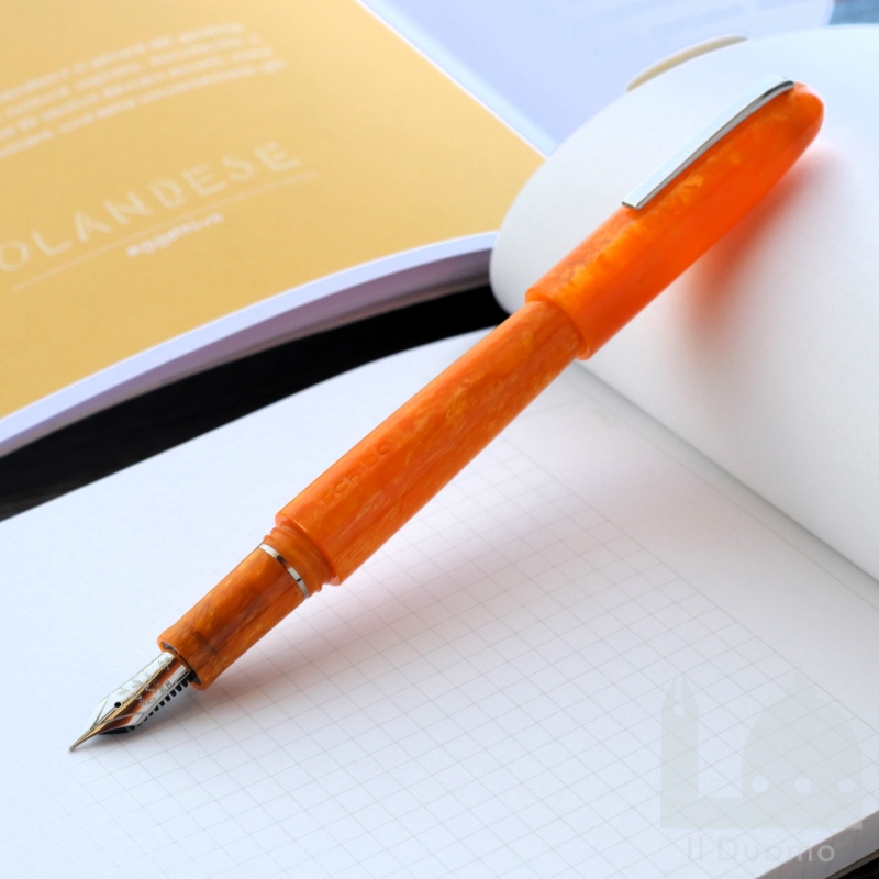 スクリーボ　限定生産品　ピウマ　コルニオラ（カーネリアン）　万年筆