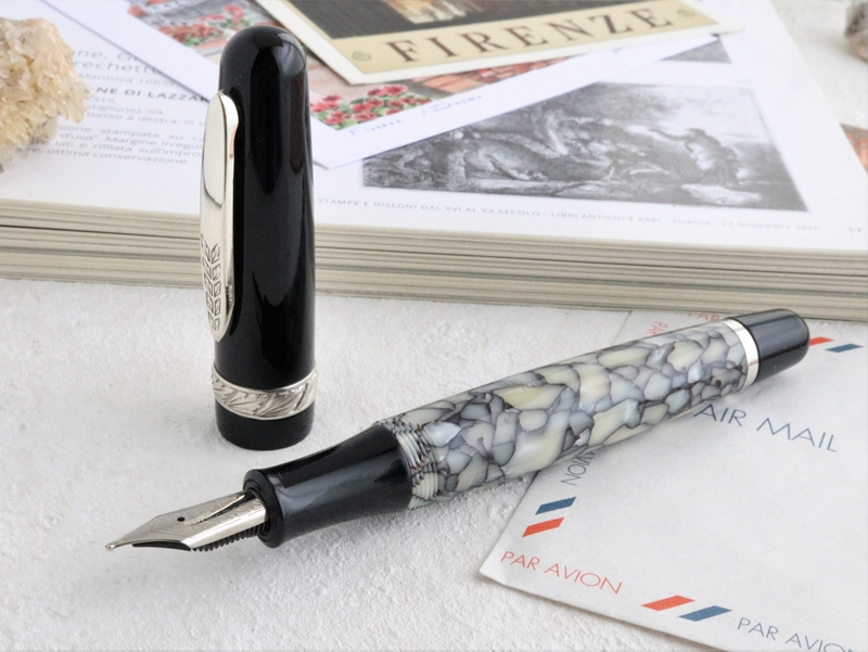 スティピュラ　限定生産品　エトルリア　クラシック　ネロ・エ・クラックドアイス　万年筆　