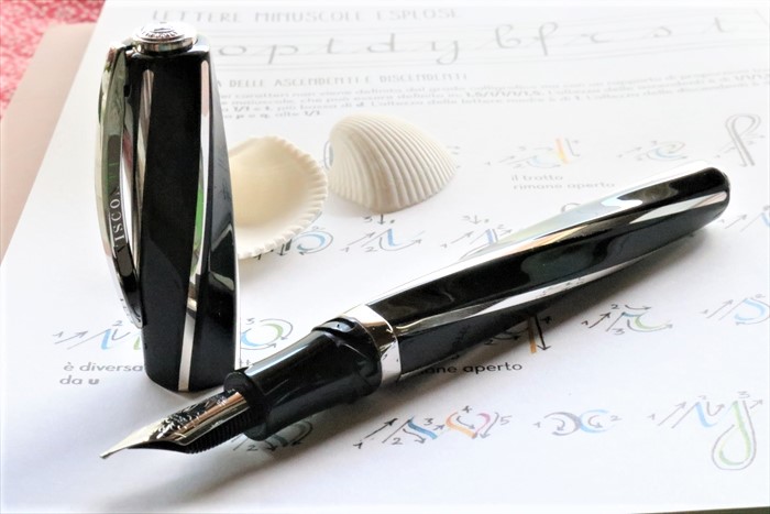 ビスコンティ　ディヴィーナ　ブラック　オーバーサイズ　万年筆　Visconti Divina Black Fountain pen Oversized  《送料無料》