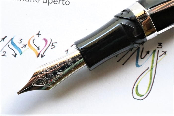 ビスコンティ ディヴィーナ ブラック オーバーサイズ 万年筆 Visconti Divina Black Fountain pen Oversized  《送料無料》