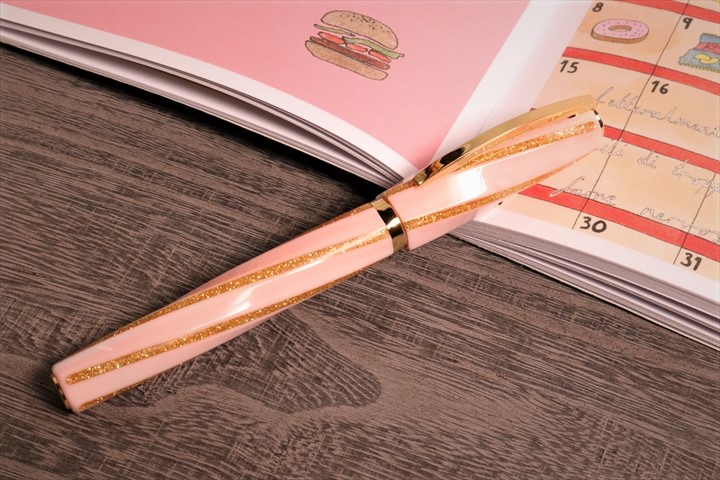 ビスコンティ ディヴィーナファッション ピンクゴールド 万年筆 Visconti Divina Fashion Pink Gold Fountain Pen 送料無料 ビスコンティ ディヴィーナファッション ピンクゴールド 万年筆 Visconti Divina Fashion Pink Gold Fountain Pen 送料無料